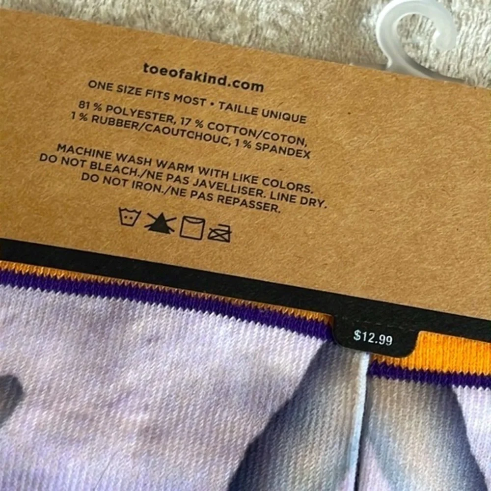 Brand New Set of 2 Pairs of Hallmark Toe of a Kind Crew Socks Kitties Space Cat